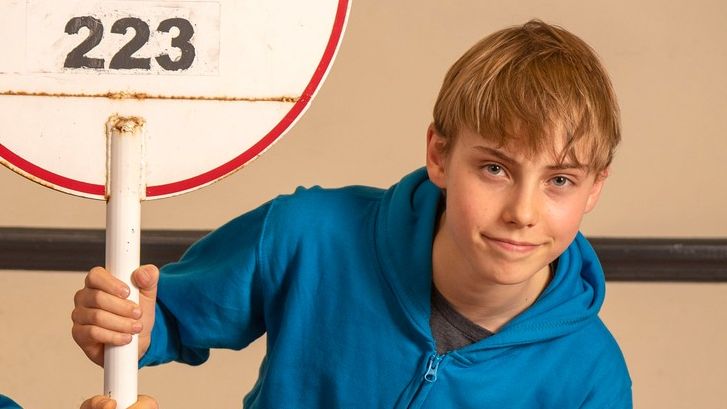 Neznámý 16letý herec ztvární na Netflixu prince Williama